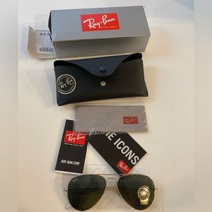 New Ray-Ban Aviator Classic sunglasses.Pilot polished gold w/green lenses.Unisex